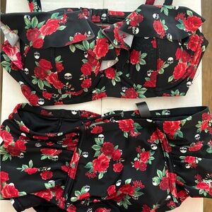 Hot Topic Black and Red Floral Skull Swimwear Bikini SET. NWOT.